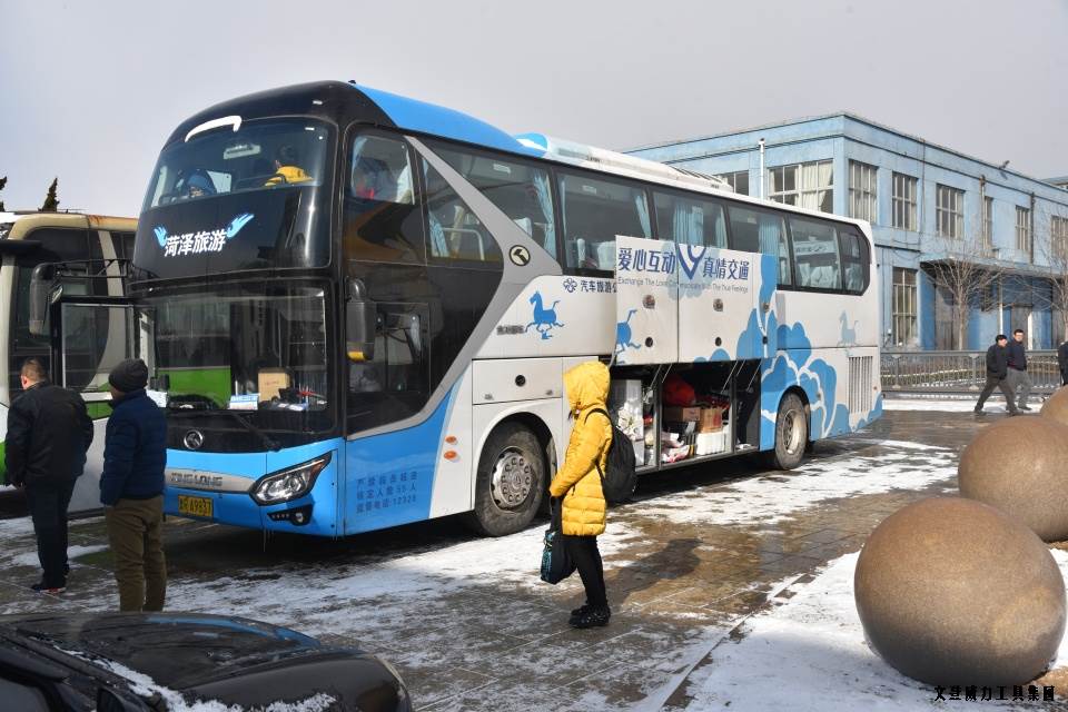 公司包車(chē)送職工 回家過(guò)年變輕松(圖6)